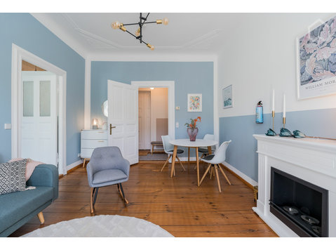 Neu-renovierte sonnige Design-Endetage mit Balkon, mit… - Zu Vermieten