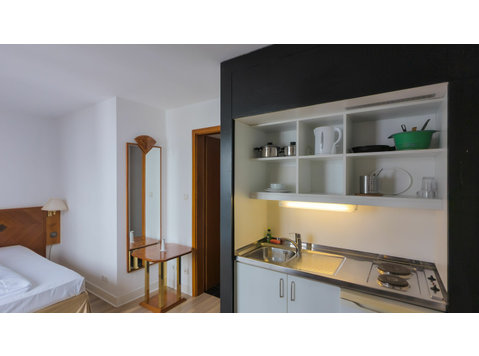 Nice & quiet apartment in Charlottenburg-North, ideal for… - For Rent