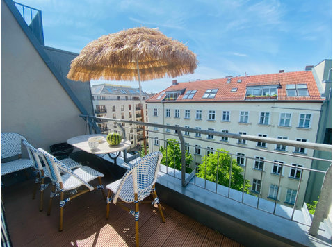 Parking free / 3 room top floor apartment in Berlin-Mitte,… - Izīrē