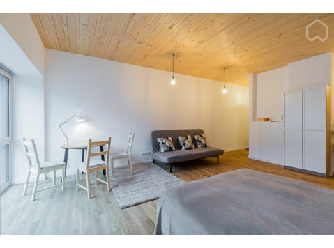 Perfect, innovative and bright apartment located in Neukölln - Kiadó
