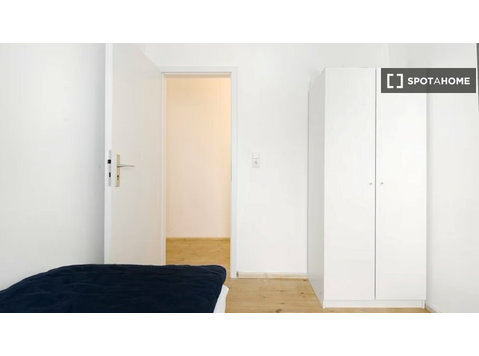 Chambre privée à louer, draps inclus - À louer