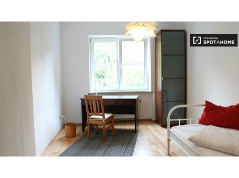 Habitación pintoresca en alquiler en un apartamento de 4… - Alquiler