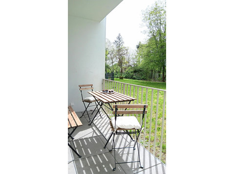 Quiet and sunny apartment with balcony, parking space,… - K pronájmu