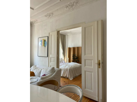 Renovated old building apartment 2,5 rooms in Prenzlauer… - Vuokralle
