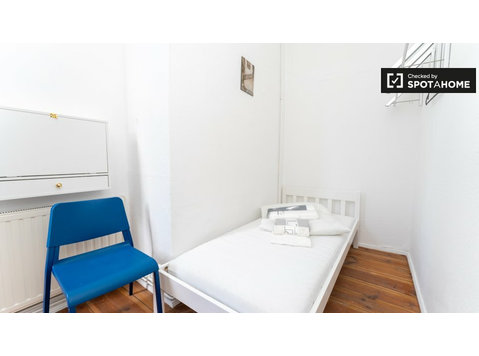 Se alquila habitación en apartamento de 4 habitaciones en… - Alquiler