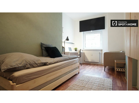 Room for rent in 5-bedroom apartment, Wedding, Berlin - Na prenájom