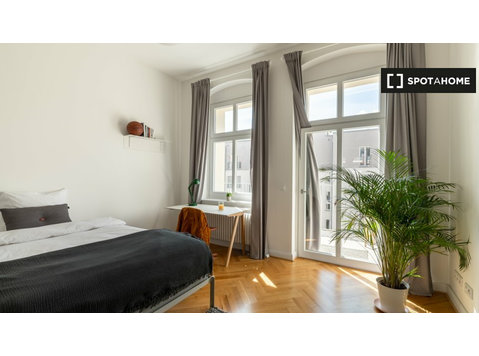 Room for rent in 5-bedroom apartment in Berlin -  வாடகைக்கு 
