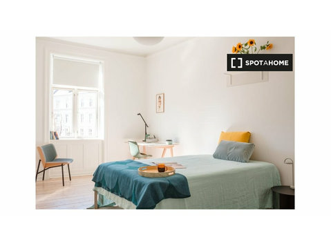Room for rent in 5-bedroom apartment in Berlin - For Rent