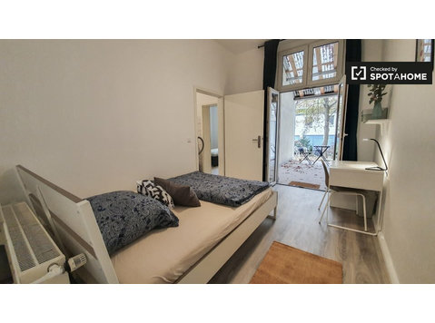 Room for rent in 5-bedroom apartment in Potsdam - Te Huur