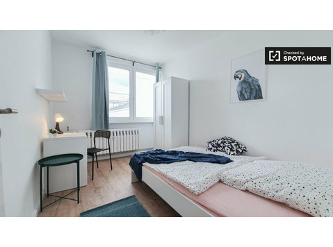 Chambre dans un appartement de 8 chambres à Mitte, Bruxelles - À louer