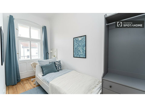 Se alquila habitación en Berlín, apartamento de 5… - Alquiler