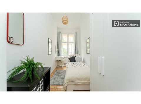 Se alquila habitación en Berlín, apartamento de 5… - Alquiler