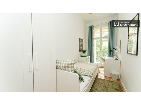 Se alquila habitación en Berlín, apartamento de 5… - Alquiler