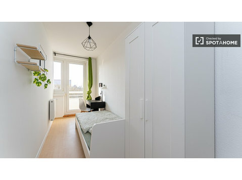Aluga-se quarto num apartamento de 4 quartos em Potsdam - Aluguel