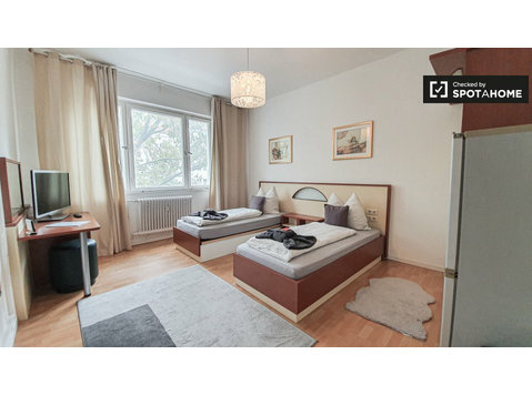 Pokój do wynajęcia w mieszkaniu z 3 sypialniami w Berlinie - Do wynajęcia