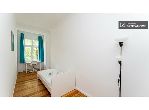 Room for rent in apartment with 3 bedrooms in Berlin - Za iznajmljivanje