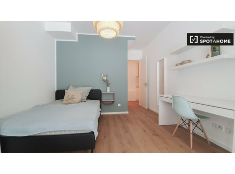 Quarto para alugar em apartamento com 3 quartos em Berlim - Aluguel
