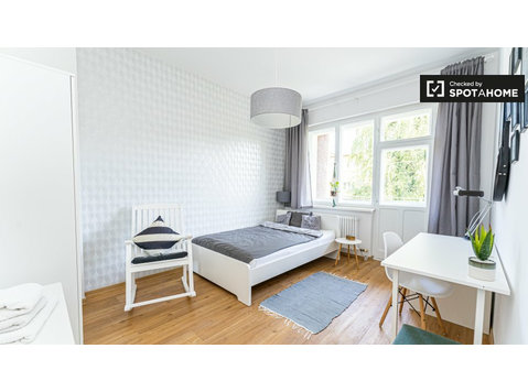 Room for rent in apartment with 3 bedrooms in Britz, Berlin - For Rent