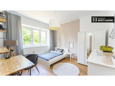 Zimmer zu vermieten in 3-Zimmer-Wohnung in Britz, Berlin - Zu Vermieten