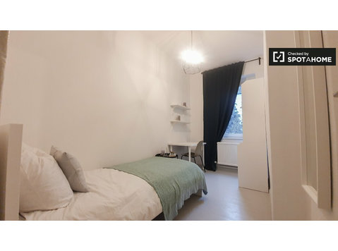 Quarto para alugar em apartamento com 3 quartos em Britz,… - Aluguel
