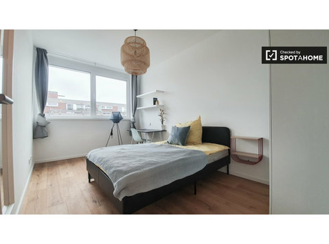 Room for rent in apartment with 4 bedrooms in Berlin - الإيجار