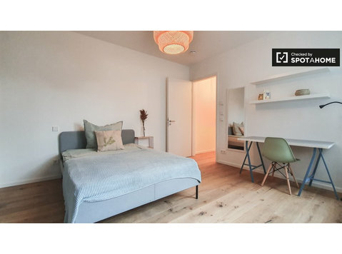 Quarto para alugar em apartamento com 4 quartos em Berlim - Aluguel