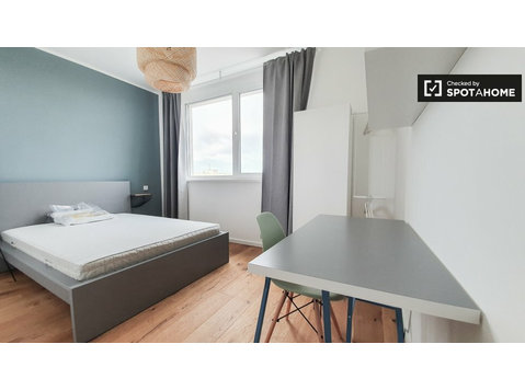 Room for rent in apartment with 5 bedrooms in Berlin - 空室あり