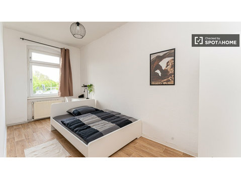Room for rent in apartment with 5 bedrooms in Berlin - Ενοικίαση