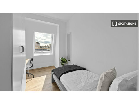 Room for rent in apartment with 5 bedrooms in Berlin - Za iznajmljivanje