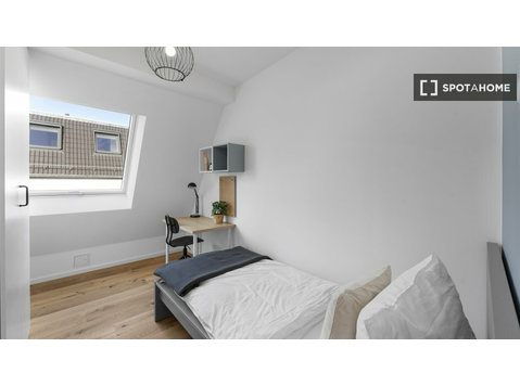 Quarto para alugar em apartamento com 6 quartos em Berlim - Aluguel