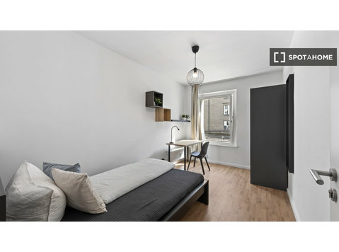 Chambre à louer dans un appartement avec 6 chambres à Berlin - À louer