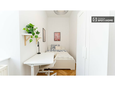 Chambre dans un appartement de 8 chambres à louer à Berlin - À louer