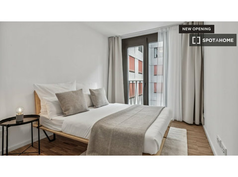 Chambre dans un appartement partagé de deux chambres à… - À louer