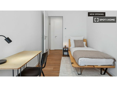 Habitación en piso compartido de 3 habitaciones en alquiler… - Alquiler