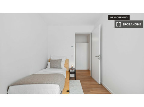 Habitación en piso compartido de 3 habitaciones en alquiler… - Alquiler