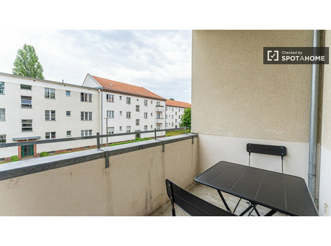 Habitación en piso compartido de 4 habitaciones en alquiler… - Alquiler