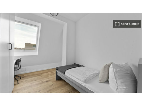 Habitación en piso compartido de 5 habitaciones en alquiler… - Alquiler