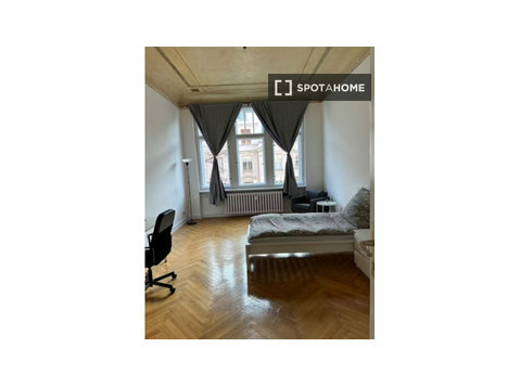 Chambre dans un appartement lumineux à Berlin - À louer
