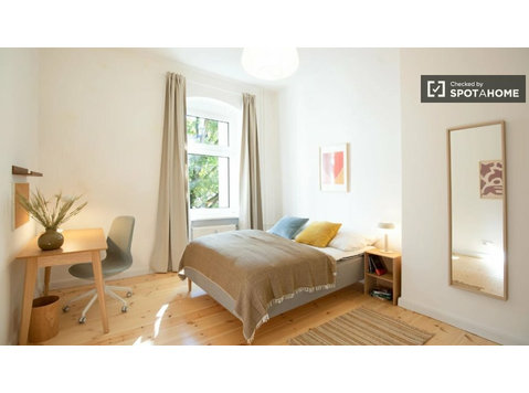 Chambre dans un appartement de co-living meublé et viabilisé - À louer