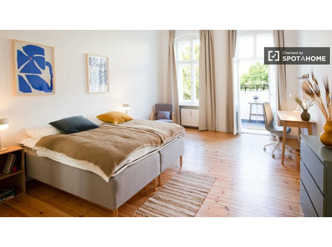 Pokój w umeblowanym i obsługiwanym mieszkaniu co-living - Do wynajęcia