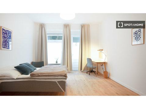 Quarto em apartamento co-living mobilado e equipado / Moabit - Aluguel