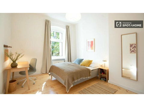 Chambre dans un appartement de co-living meublé et équipé à… - À louer