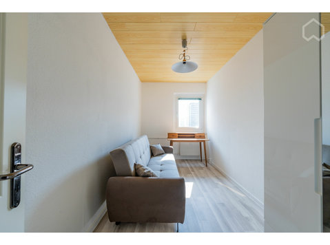 Room in shared flat for 3 people in Lichtenberg - Na prenájom