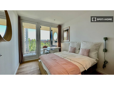 Zimmer zu vermieten in einer Wohnung mit 2 Schlafzimmern in… - Zu Vermieten