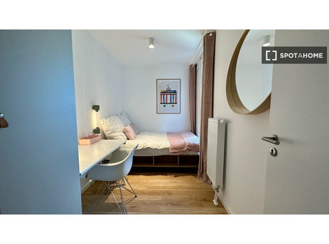 Quartos para alugar em apartamento com 2 quartos em Berlim - Aluguel