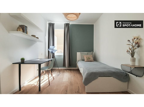 Pokoje do wynajęcia w mieszkaniu z 2 sypialniami w Berlinie - Do wynajęcia