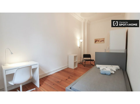 Pokoje do wynajęcia w mieszkaniu z 3 sypialniami w Berlinie - Do wynajęcia