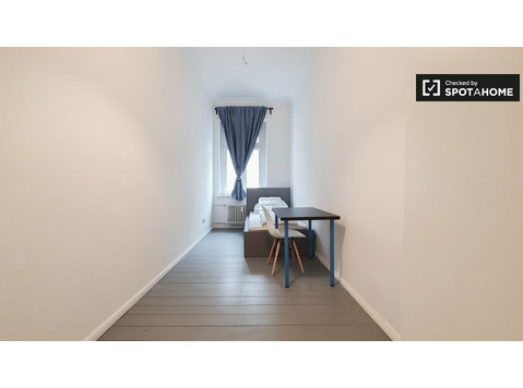 Kreuzberg'de 3 yatak odalı dairede kiralık odalar - Kiralık
