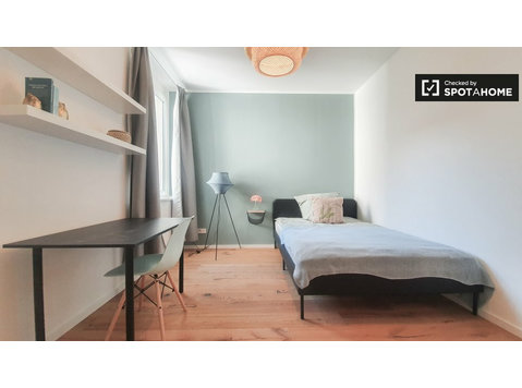 Quartos para alugar em apartamento com 4 quartos em Berlim - Aluguel