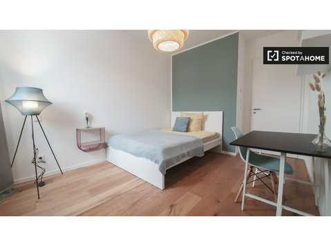 Alquiler de habitaciones en apartamento de 4 habitaciones… - Alquiler